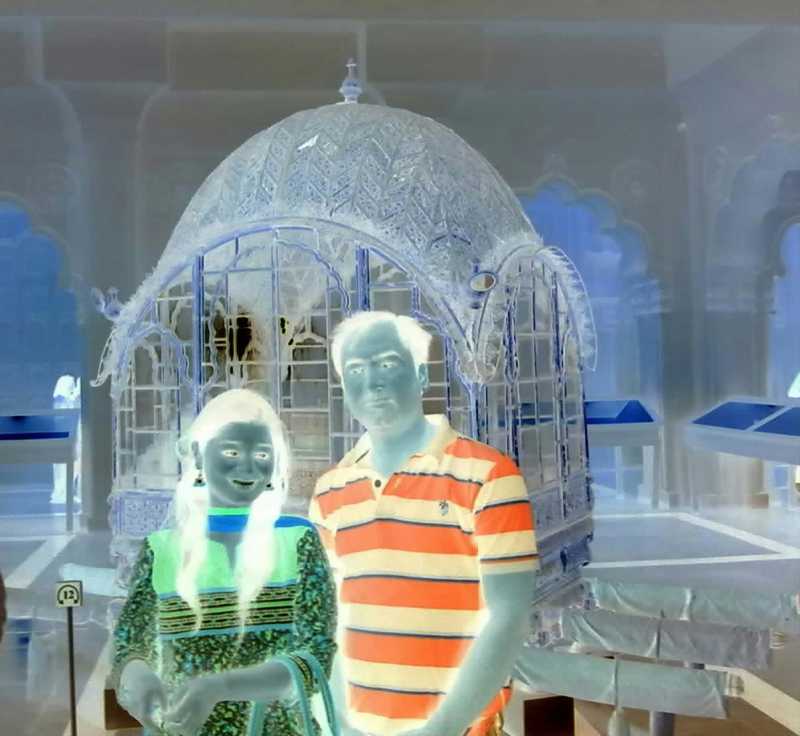 नीली खामोशियां... 