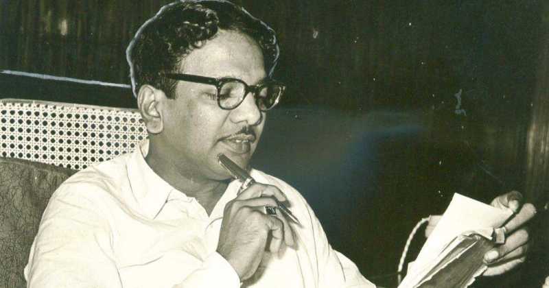 ஞாயிறு போற்றுதும்