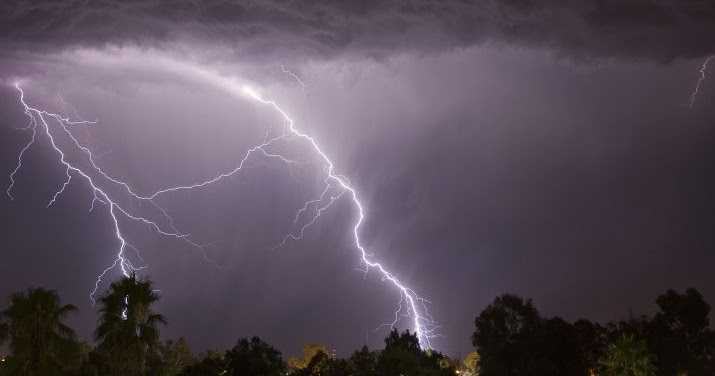 मौसम विभाग की चेतावनी- 6 अप्रैल की रात तेज तूफान के साथ आंधी-बारिश और बिजली गिरने की संभावना