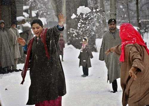 5 Best Places For Snow Activities In India