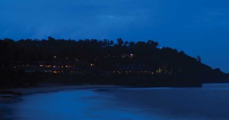 A Romantic Dinner Date By The Coastline