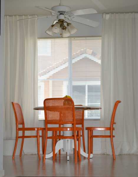 BREAKFAST NOOK: NEW PEDESTAL TABLE