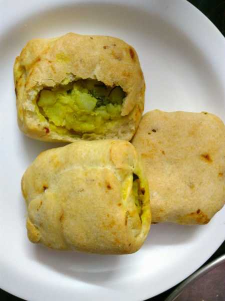Baked Aaloo Puff / Bun
