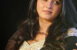 Beautiful Anushka Shetty Dark Saree Cute Stills | Telugu Actress News, Pictures, Photos - Gossip