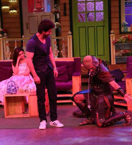 Bollywood N Entertainment: Shah Rukh Khan And Alia Bhatt Have A Blast On 