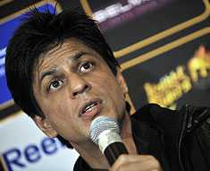 Breaking News - Indian Star SRK Banks On Foreign Stars To Boost KKR