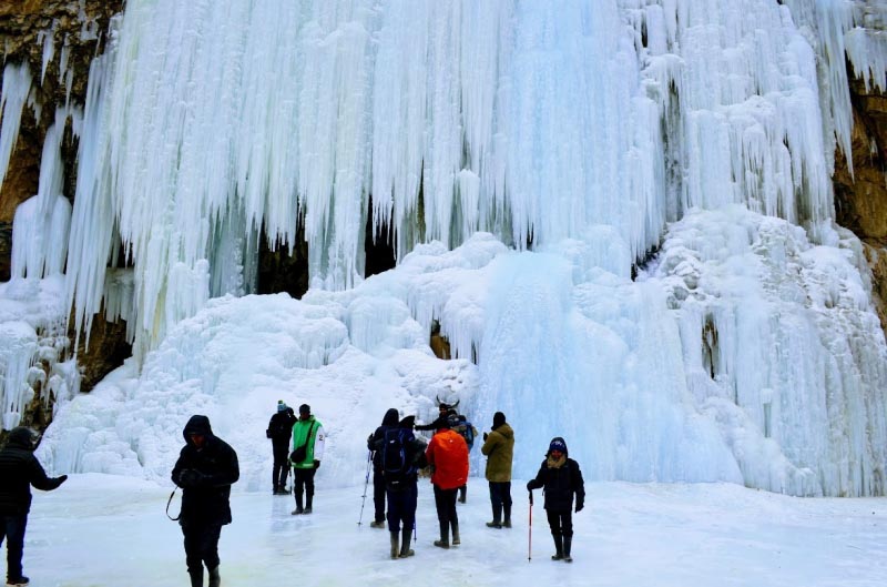 Chadar Trek: Walking On Frozen River - Travel Jaunts