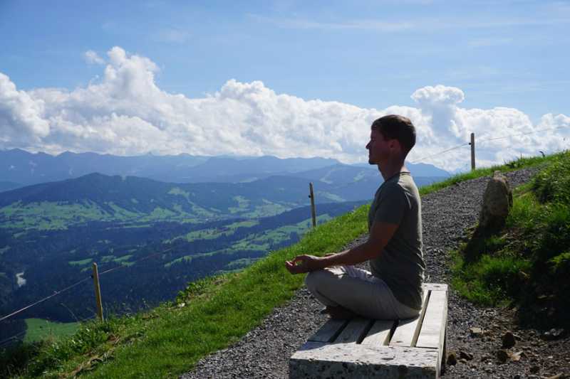 Chakra Journey : A Complete Guide To The 7 Chakras