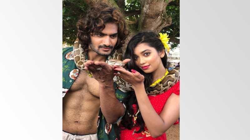 Diganga Suryavanshi Gets Snake-choked While Shooting For Upcoming Movie Hippi, In Sri Lanka | Xennial