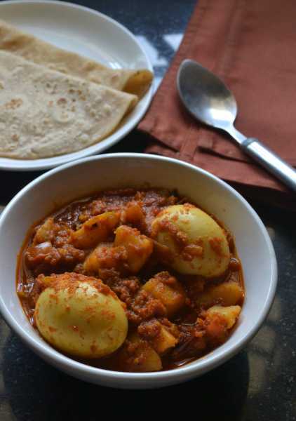 Dimer Dalna / Aloo Dimer Dalna Recipe
