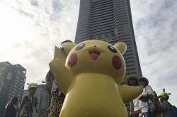 Experiencing the Pikachu Outbreak Festival : Catch Mewtwo in Pokemon Go!!!!