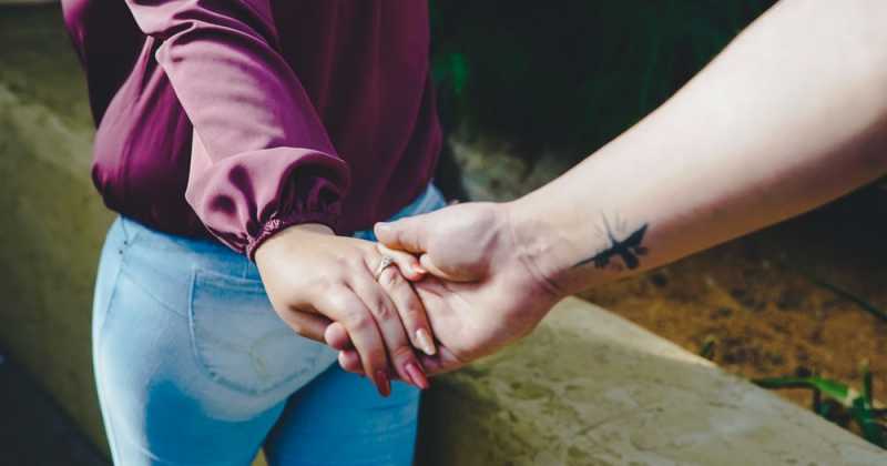 GF संग रंगरेलिया मनाते युवक का लोगों ने लिंग काटा