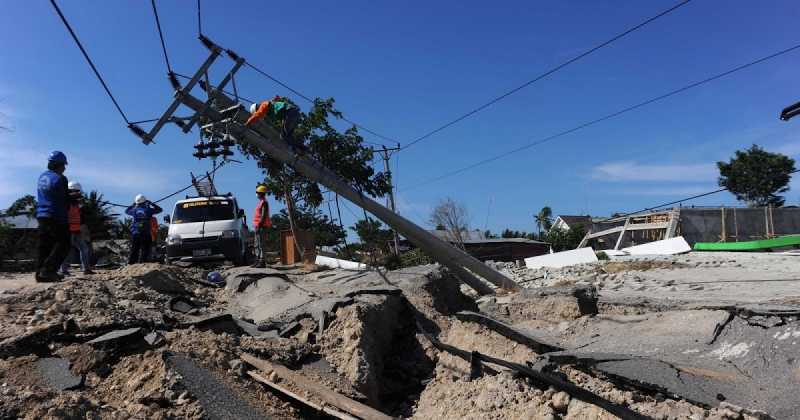 Indonesia Receives Foreign Aid A Week After Powerful Earthquake