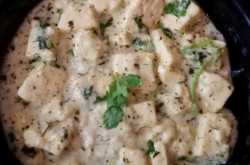 Lehsuni Methi Paneer(Indian Cottage Cheese Cooked in Chopped garlic and Dry Fenugreek leaves gravy)