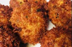 My mother is coming out of me 😳