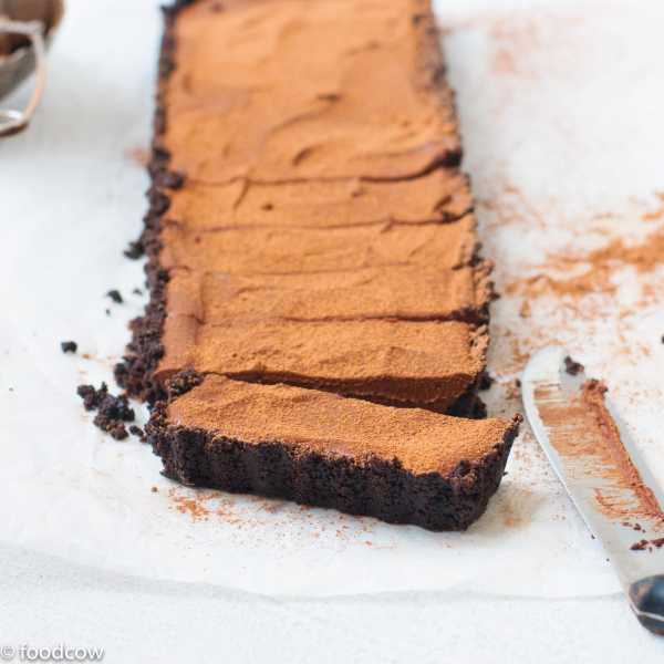 No Bake Oreo Chocolate Tart - 4 Ingredient Dessert Eggless Dark Chocolate Dessert