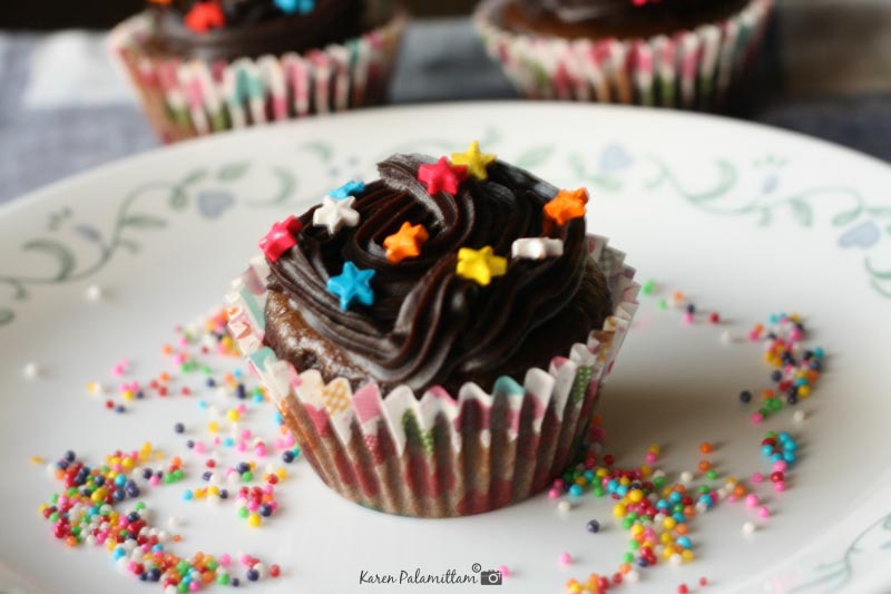 Perfect Chocolate Cupcakes (Eggless) - The Epicurious Explorers