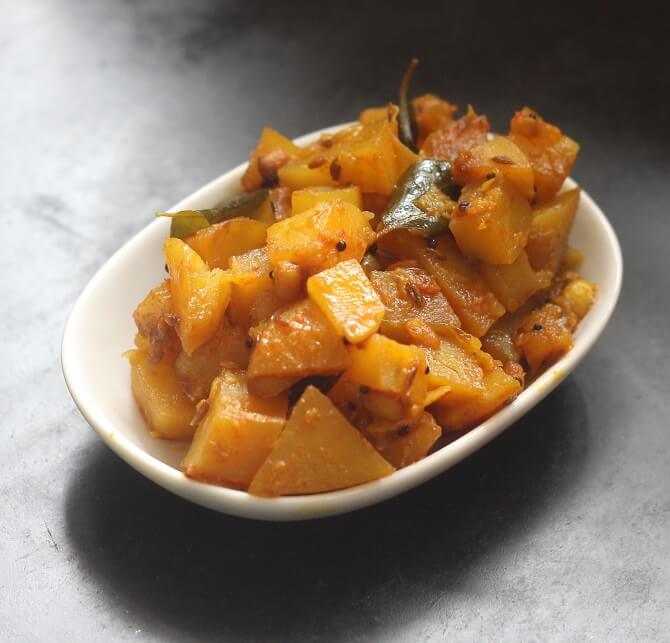 Potato Poriyal Recipe, Urulai Kizhangu Poriyal, How To Make Potato Poriyal