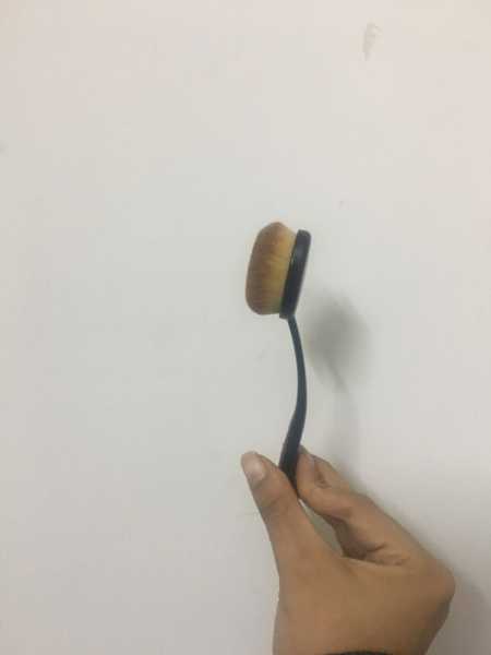 Product Review: Oval Brush By Anamika Sureka