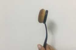 Product Review: Oval Brush by Anamika Sureka