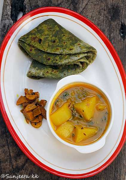 Recipe & Food Styling | Green Theplas With Rajasthani Aloo Tamatar Subzi - When Work Completes And Compliments Your Purpose Of Living.. - Lite Bite