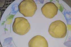 Rice Flour Laddoo (Tandulyache Ladu)
