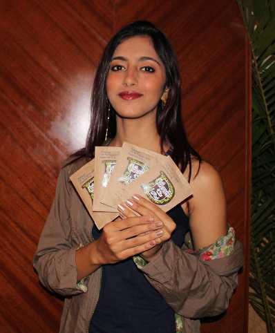 Rich, Luxurious Handmade Soaps And Loofahs To Pamper Your Skin This Season!