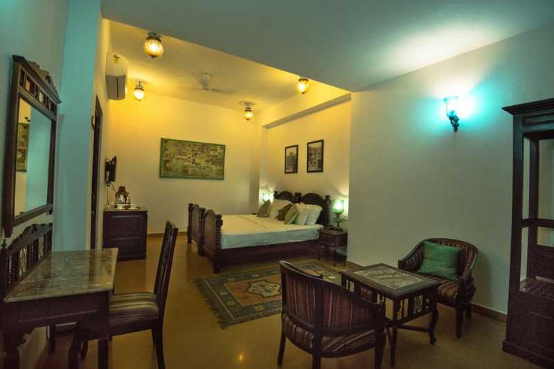 Stay In A Luxury Room At Jaisalmer - Hotel The Golden House |