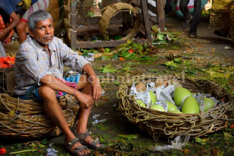 Street Photography At Koley Market In Sealdah, Kolkata