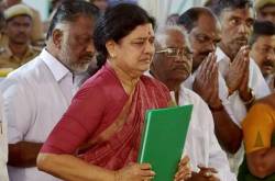 The Enthronement of Sasikala as CM Will Be a Huge Slap to Democracy in TN