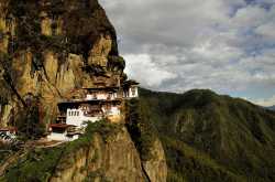 The Himalayan mountains are magical. Every corner of this place casts a magical spell to make you want to come back for its spirituality, peace and the religious respect. Here is a list of the Top 10 Himalayan Monasteries you can stay in.