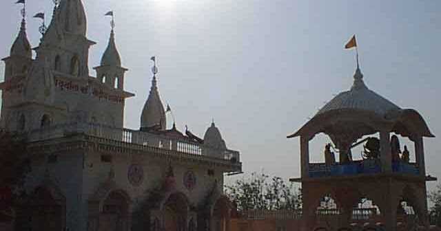 VMA 1.49 :: Even While In Vrindavan, You Wander About In Externals!