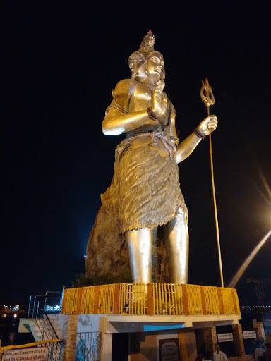 Viewing 51 Feet Tall Lord Shiva Statue At Bangeshwar Mahadev Mandir In Howrah, Eastern India.