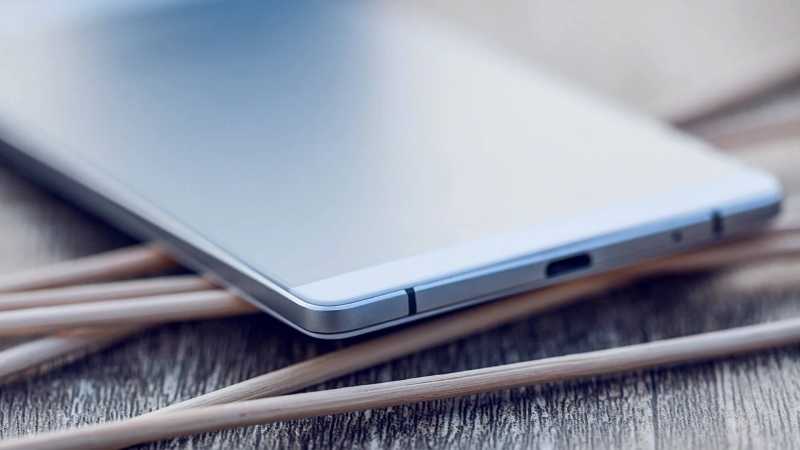 World’s Slimmest Phone Available For Purchase In 2018 - GadgetMeetsGuy