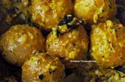 baby potatoes in yoghurt gravy