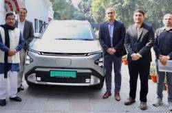 Kia Showcases 1st Made-in-India Carens Clavis EV to Ministry of New & Renewable Energy and Consumer Affairs