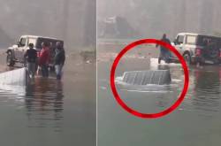 Watch Mahindra Thar Rescue Another Thar Submerged in Water in Delhi